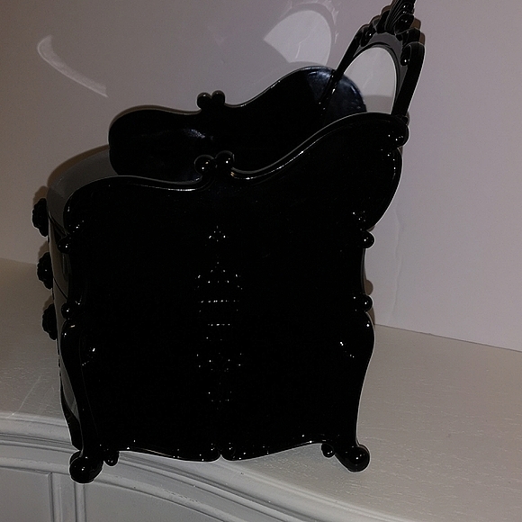 Anna Sui Makeup Dresser - Picture 3 of 14